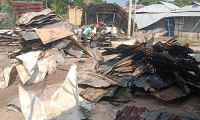 তজুমদ্দিনে ভয়াবহ অগ্নিকাণ্ডে ১৯টি মৎস্য আড়ৎ পুড়ে ছাই