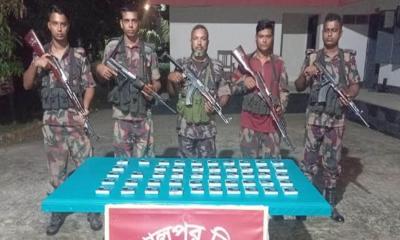 মহেশপুর সীমান্তে বিজিবির অভিযান: ফেন্সিডিল-ভায়াগ্রা উদ্ধার, ৭ বাংলাদেশি আটক