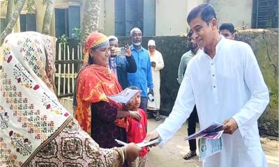 পঞ্চগড়-২ আসনে ধানের শীষে ভোট চেয়ে লিফলেট বিতরণ