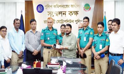 রাসিক কর্তৃক আরএমপিকে অত্যাধুনিক সিসি ক্যামেরা হস্তান্তর