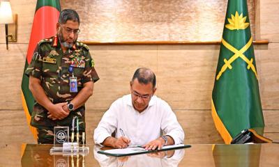 সেনা সদস্যদের পদোন্নতিতে রাজনৈতিক পছন্দের ঊর্ধ্বে থাকার আহ্বান প্রধানমন্ত্রীর