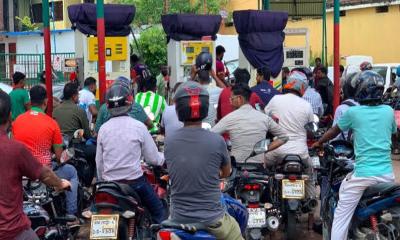 রাজশাহীতে জ্বালানি তেলের সংকটের গুজবে ফিলিং স্টেশনে উপচে পড়া ভিড়
