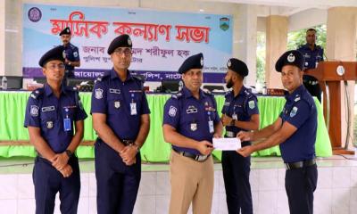 পুরস্কৃত হলেন বাগাতিপাড়া মডেল থানার ওসি আব্দুল হান্নান