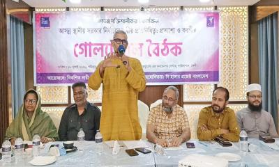 নারীরা যোগ্যতা দিয়ে এগিয়ে এলে কেউ আটকাতে পারবে না