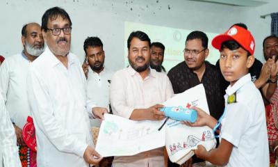 লুডু ও চিত্রাঙ্কন প্রতিযোগিতার পুরস্কার বিতরণ করলেন রাসিক প্রশাসক