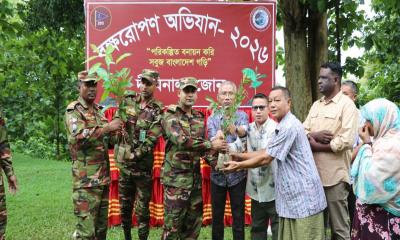 দীঘিনালায় সেনাবাহিনীর ২৬ হাজার চারা বিতরণ