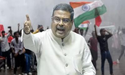 লাগাতার আন্দোলনের মুখে ভারতের শিক্ষামন্ত্রীর পদত্যাগ