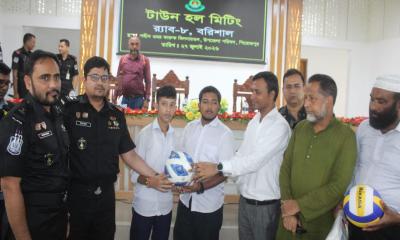 মাদক ও অপরাধমুক্ত সমাজ গড়ার প্রত্যয়: পিরোজপুরে র‍্যাব-৮ এর ‘টাউন হল মিটিং’