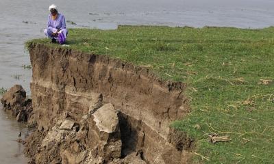 ইসলামপুরে যমুনার ভাঙনে বিলীন শতাধিক বসতবাড়ি