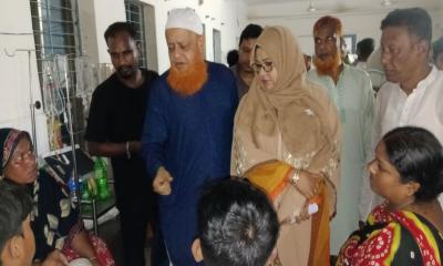 নাগরপুরে অসুস্থ শিক্ষার্থীদের খোঁজ নিতে হাসপাতালে এমপি লাভলু