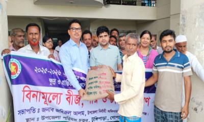 টুঙ্গিপাড়ায় ১৩০০ কৃষকের মাঝে বিনামূল্যে কৃষি উপকরণ বিতরণ