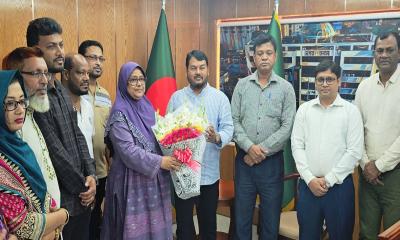 রাসিক প্রশাসককে কর্মকর্তা-কর্মচারীদের শুভেচ্ছা