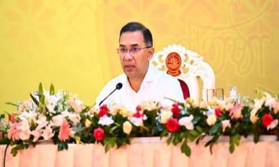 নিরাপত্তার অজুহাতে জনগণ থেকে দূরত্ব তৈরি করবেন না