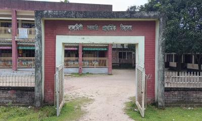 বিল বকেয়া থাকায় বিদ্যুৎ সংযোগ বিচ্ছিন্ন, গরমে শিক্ষার্থীদের হাঁসফাঁস