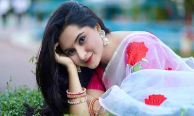 প্রথম ভালোবাসা নিয়ে কেয়া পায়েলের স্ট্যাটাস