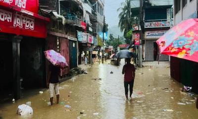 টানা ভারী বর্ষণে ডুবছে লামা, বিভিন্ন জায়গায় পাহাড়ধস