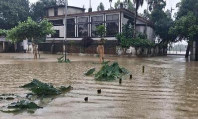 চকরিয়া-মাতামুহুরীতে বন্যা পরিস্থিতির অবনতি, পানিবন্দি লক্ষাধিক মানুষ