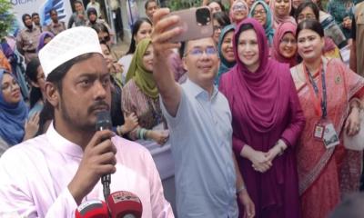 মানুষ যখন বন্যায় তলিয়ে যাচ্ছে, প্রধানমন্ত্রী তখন সেলফি তোলায় ব্যস্ত