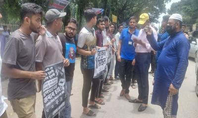 শিক্ষামন্ত্রীর পদত্যাগসহ ৬ দফা দাবিতে গাজীপুরে শিক্ষার্থীদের বিক্ষোভ