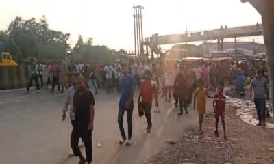 শিক্ষামন্ত্রীর পদত্যাগের দাবিতে কালিয়াকৈরে শিক্ষার্থীদের বিক্ষোভ
