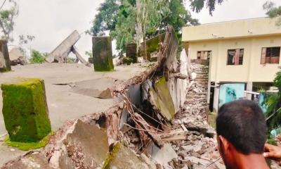 কৈখালীতে নিলাম হওয়া ভবন ভাঙার সময় ছাদ ধসে ৪ শ্রমিক আহত