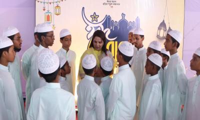 এতিম ও দুস্থ শিশুদের সঙ্গে ঈদ উদযাপন করলেন ডিসি ফরিদা খানম