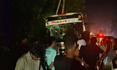 কর্ণফুলীতে লেগুনা-বাসের মুখোমুখি সংঘর্ষে নিহত ৩