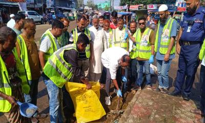 টাঙ্গাইল শহর পরিষ্কারে মাঠে নামলেন প্রাণিসম্পদ প্রতিমন্ত্রী টুকু