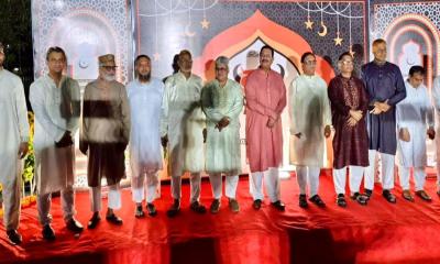 রাজশাহীতে বিভাগীয় কমিশনার ও জেলা প্রশাসকের ঈদ শুভেচ্ছা বিনিময়