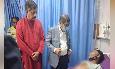 রামিসার অসুস্থ বাবাকে দেখতে হাসপাতালে গেলেন স্বাস্থ্যমন্ত্রী
