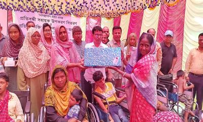 ফুলবাড়ীতে প্রতিবন্ধী সহায়ক উপকরণ বিতরণ ও আলোচনা সভা
