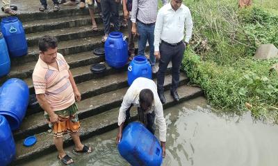টুঙ্গিপাড়ায় ভ্রাম্যমাণ আদালতের অভিযান: ১ লাখ ২০ হাজার রেনু পোনা নদীতে অবমুক্ত