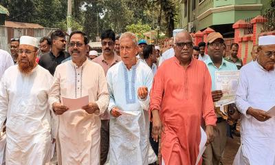 গণভোটের ‘খ’ প্রশ্ন নিয়ে কুড়িগ্রাম জেলা বিএনপির লিফলেট বিতরণ
