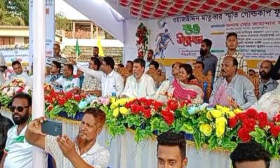 মাদারীপুরে শুরু হলো ওয়াজউদ্দিন মাতুব্বর স্মৃতি ফুটবল টুর্নামেন্ট