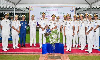 নৌবাহিনীর ‘বৃক্ষরোপণ অভিযান’ উদ্বোধন করলেন নৌবাহিনী প্রধান