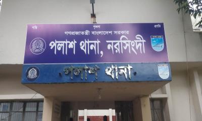 রক্তাক্ত বৃদ্ধকে রাস্তায় ফেলে পালানোর সময় মাইক্রোবাসচালক আটক