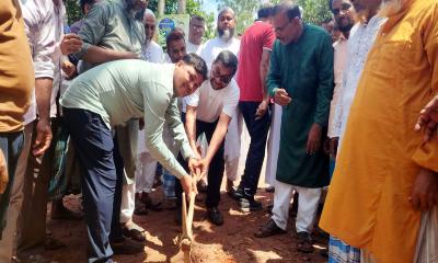 শ্রীপুরে দীর্ঘদিনের ভোগান্তির অবসান, সড়ক নির্মাণকাজের উদ্বোধন