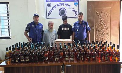 ফেনীতে অ্যাম্বুলেন্সে মদ পাচারের সময় আটক ২
