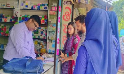 টাঙ্গাইলে ফার্মেসিতে মোবাইল কোর্ট, ৩ প্রতিষ্ঠানকে জরিমানা
