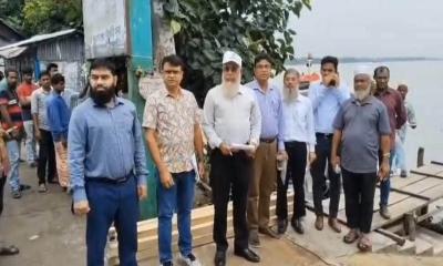 সুগন্ধা নদীতে সম্ভাব্য সেতুর স্থান পরিদর্শন করলেন সেতু বিভাগের সচিব