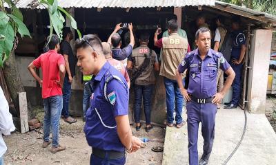 মোরেলগঞ্জে ১০ লাখ নকল ডারবি সিগারেট ও চোরাই মালামাল উদ্ধার