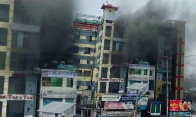 সোনারগাঁয়ে শপিংমলে ভয়াবহ আগুন, ২০ লাখ টাকার ক্ষয়ক্ষতি
