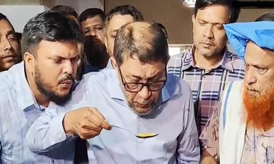 স্বাস্থ্যমন্ত্রীর চামচে ফুঁ দেওয়া সেই চিকিৎসক কে?