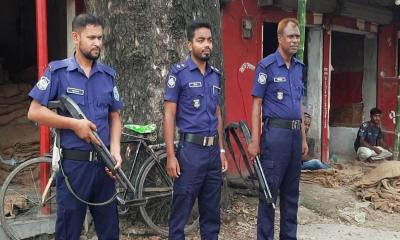 হিলিতে বিক্ষোভ কর্মসূচিকে ঘিরে পুলিশের সতর্ক অবস্থান