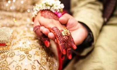 পালিয়ে বিয়ে করায় থানায় পুলিশের সামনেই মেয়েকে হত্যা