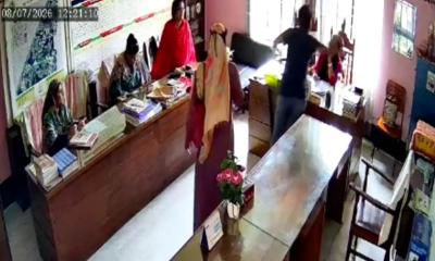 চুয়াডাঙ্গায় সরকারি প্রাথমিক বিদ্যালয়ে ঢুকে প্রধান শিক্ষককে মারধরের অভিযোগ