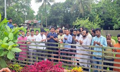 ফেনীতে শহীদ শ্রাবণের কবর জিয়ারত করলেন হাসনাত আব্দুল্লাহ এমপি