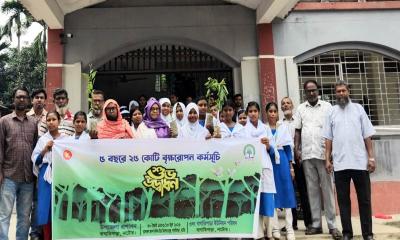 ‘২৫ কোটি বৃক্ষরোপণ’ বাস্তবায়নে বাগাতিপাড়ার বিদ্যালয়ে বৃক্ষরোপণ উৎসব