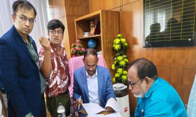 টাঙ্গাইল মেডিকেলে অনিয়ম দেখে ক্ষুব্ধ প্রতিমন্ত্রী টুকু