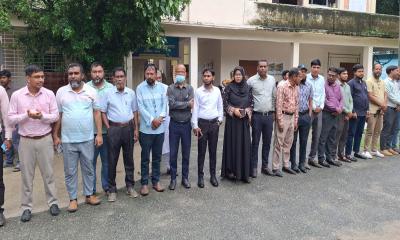 তেঁতুলিয়ার ইউএনওকে হয়রানির প্রতিবাদে কর্মকর্তা-কর্মচারীদের বিক্ষোভ